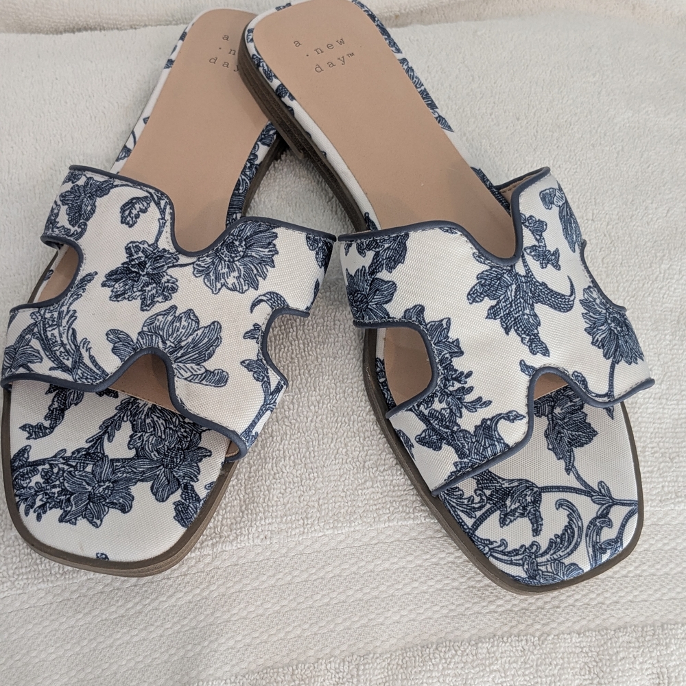 A New Day Women's White and Blue Floral Sandals